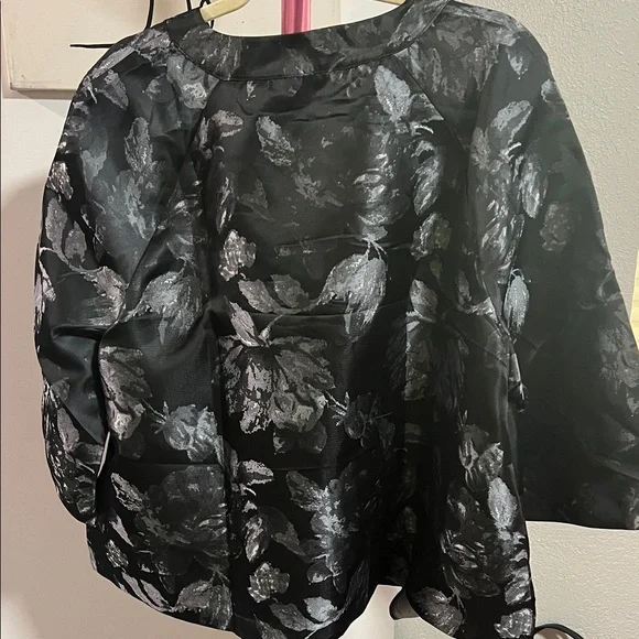 Isaac Mizrahi Black and Gray Floral Blouse - Picture 4 of 5